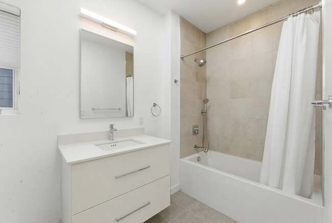 Building Photo - 6 Richardson St