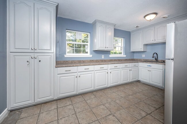 Building Photo - 3 Bed 1 Bath Home In Pascagoula - New Appliances