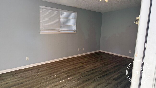 Building Photo - RATE DROP ALERT (was $2300/month)!