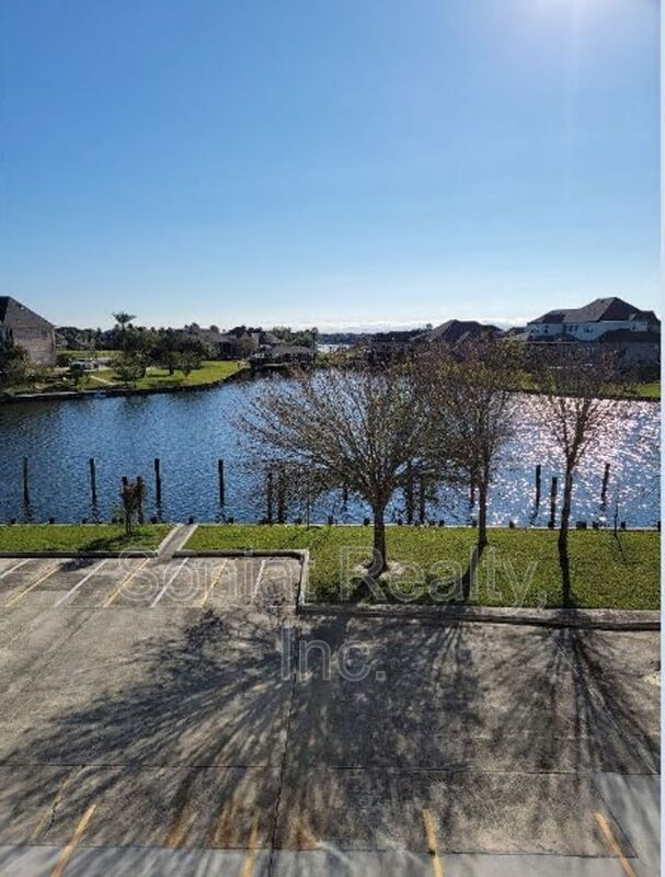 Building Photo - 4504 Pontchartrain Dr