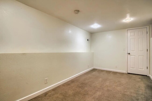 Building Photo - Charming 3-Bedroom Bungalow with Oversized...