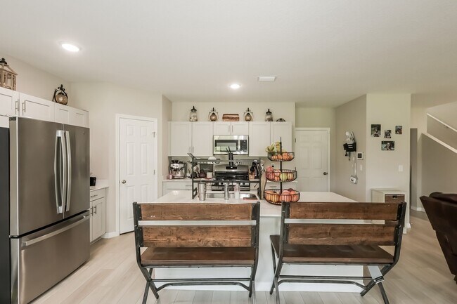 Building Photo - 5548 Summer Sunset Dr