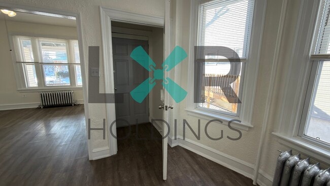 Building Photo - 917 Pembroke Ave