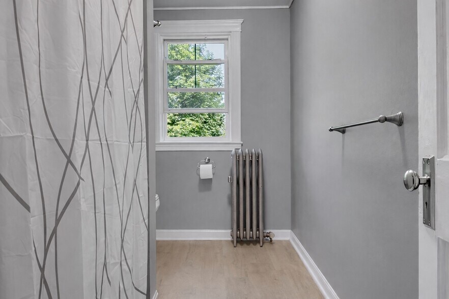 Building Photo - 280 Main St