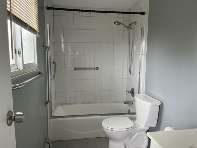 Primary Photo - 212 Bellerose Ave