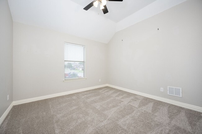Building Photo - Exclusive 4 Bedroom • Lovely Backyard Spac...