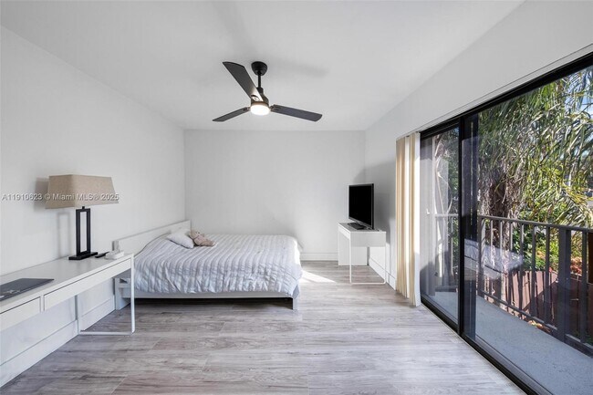 Building Photo - 11913 SW 11th Ct