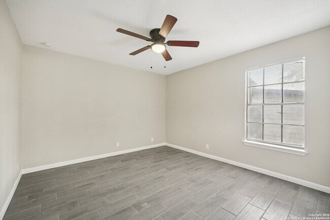 Building Photo - 10609 Starcrest Dr