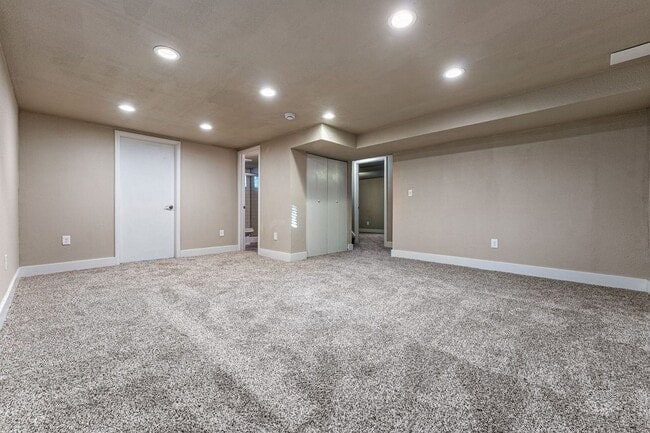 Building Photo - 5417 S Fox St