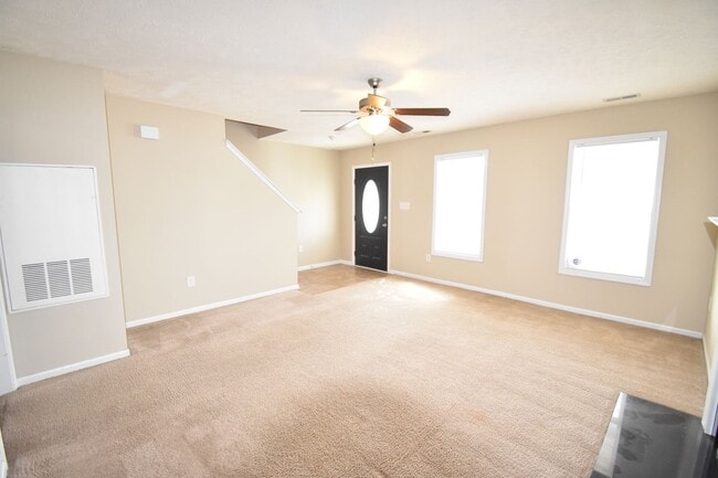 Building Photo - 3 Bedroom and 2.5 Bath Home (No Pets)