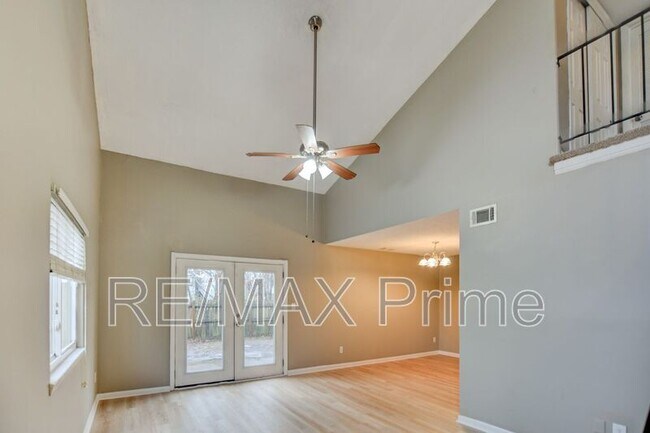 Building Photo - 700 Alder Cir