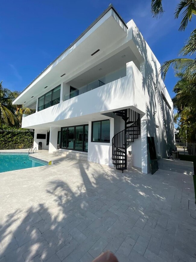 Building Photo - 7720 Miami View Dr
