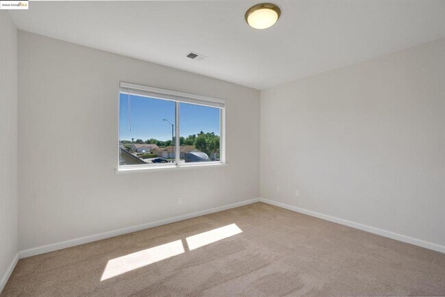 Building Photo - GREAT CUL DE SAC LOCATION IN PRIME TRACY N...