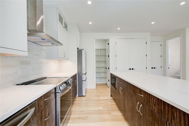 Building Photo - 1050 Snyder St NW