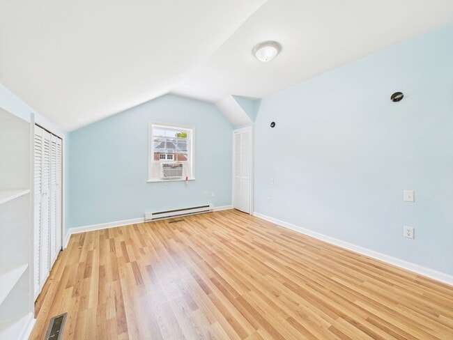 Building Photo - Charming 2-Bedroom near Gypsy Hill Park