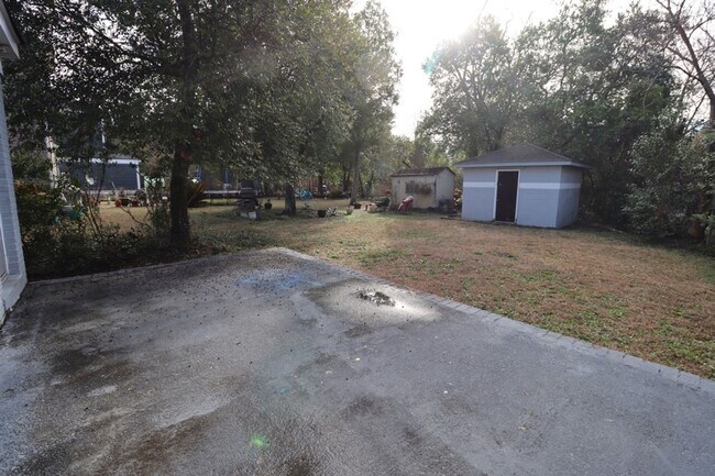 Building Photo - 3 Bedroom 2 Bathroom House for Rent
