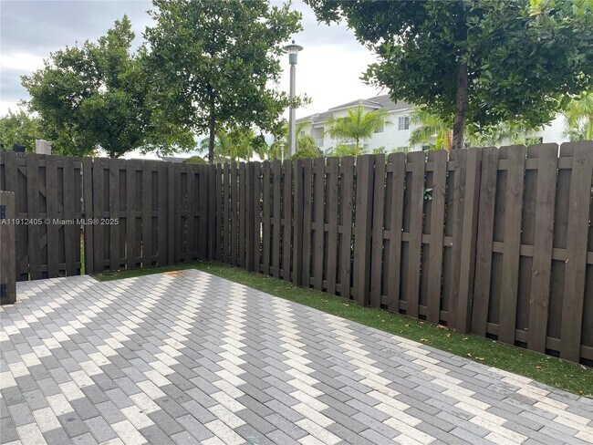 Building Photo - 10440 NW 78th Terrace