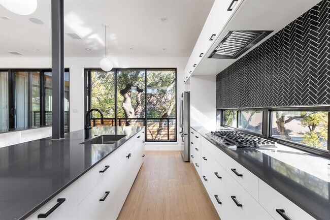 Building Photo - 1603 Chelsea Ln