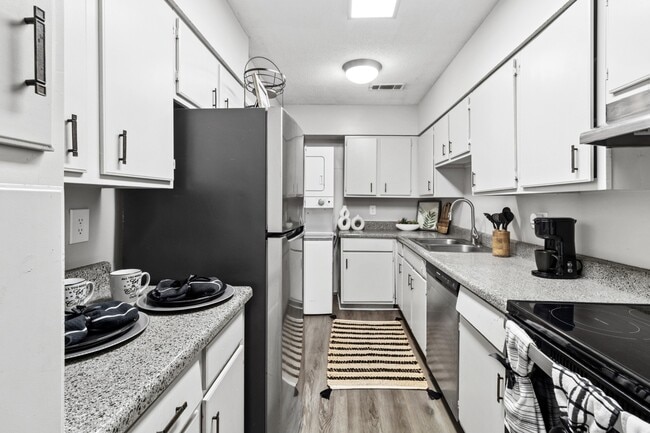 Building Photo - River Oaks Apartments