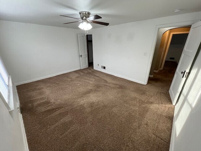 Building Photo - 125-131 Chase Rd