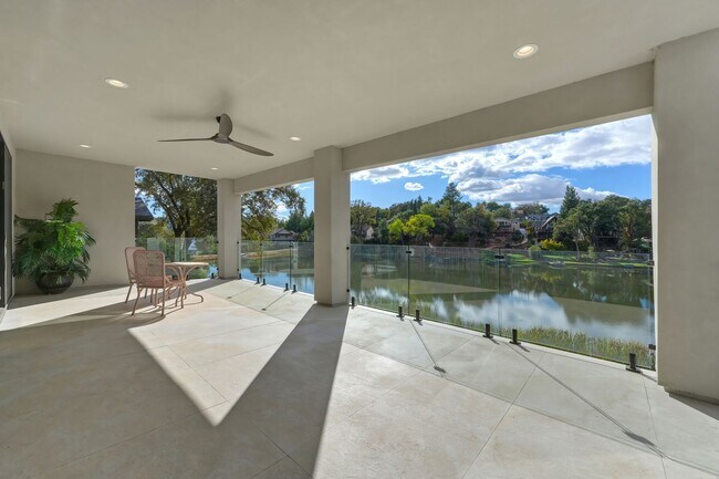 Building Photo - Waterfront 4 bed 4 bath 3,887 sq. ft.