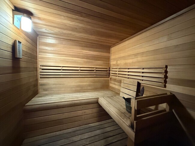 Building Photo - Modern 1BR Condo with Luxury Amenities in ...