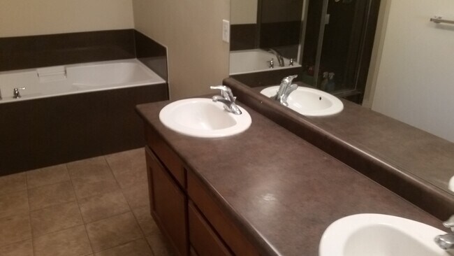 Building Photo - Beautiful 2011 home in West Haven for rent