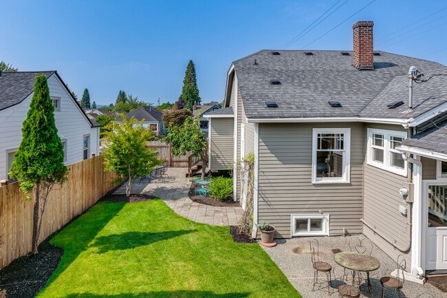 Building Photo - Beautiful Historic Multi Generational home in Heart of Snohomish