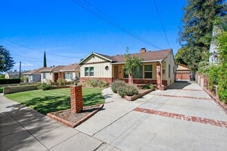 Building Photo - Rose Dr Duplex