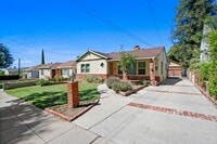 Building Photo - Rose Dr Duplex