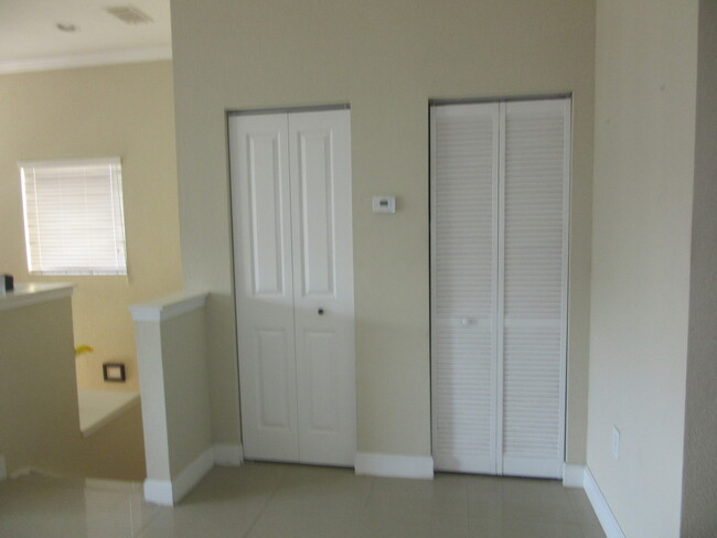 Building Photo - Lovely 3 BR / 2 BA Condo Located In Desira...