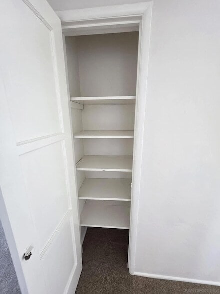 Building Photo - 4907 Iroquois Ave