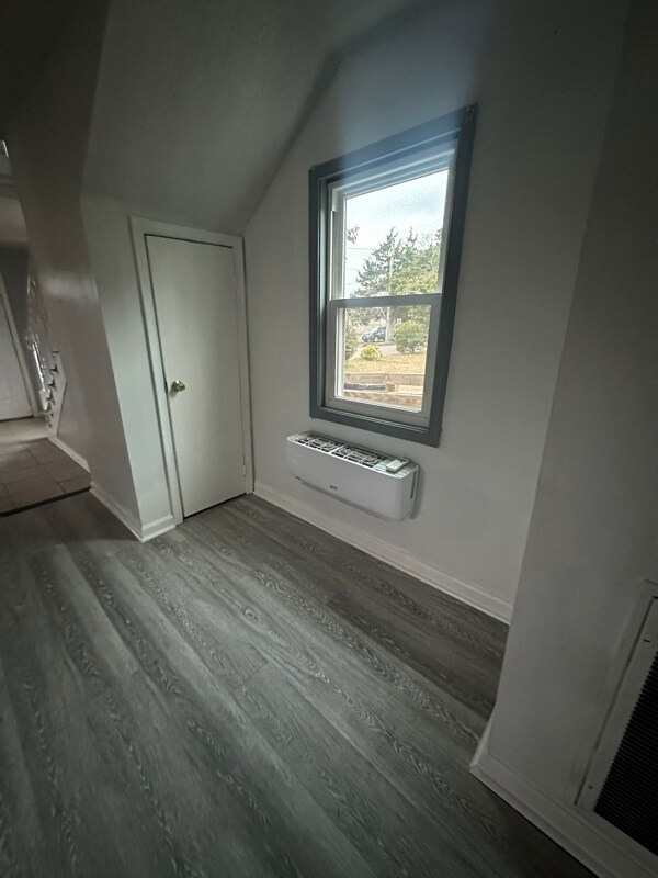 Building Photo - 504 Spellman St