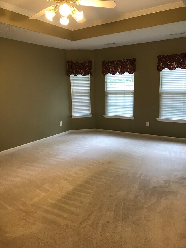 Building Photo - 110 Bridgeway Ln
