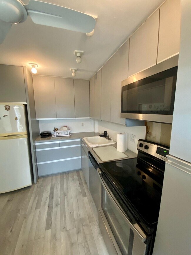 Building Photo - 3091 N Course Dr