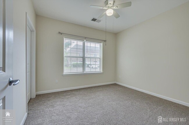 Building Photo - 712 Strassle Wy