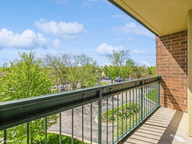 Building Photo - 1800 Huntington Blvd