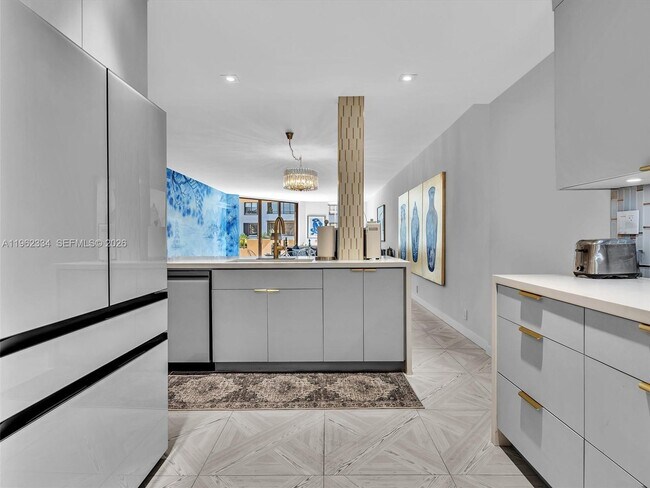 Building Photo - 101 Crandon Blvd