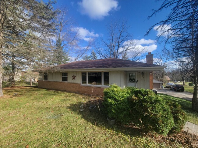 Building Photo - Gorgeous 4 bedroom ranch in Sussex!