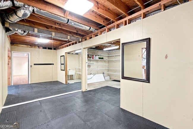 Building Photo - 5170 Deerlake Dr