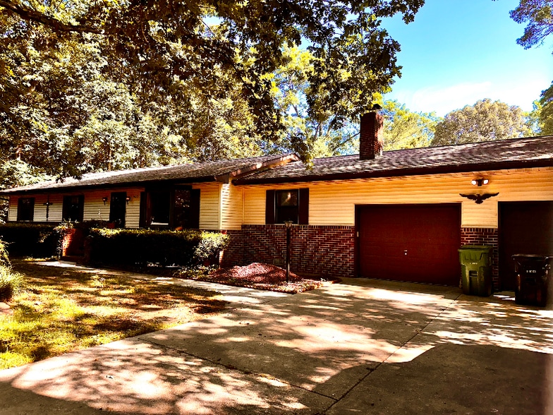 Primary Photo - 907 Poplar St