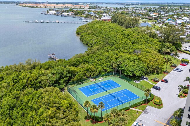 Building Photo - 801 S Ocean Dr