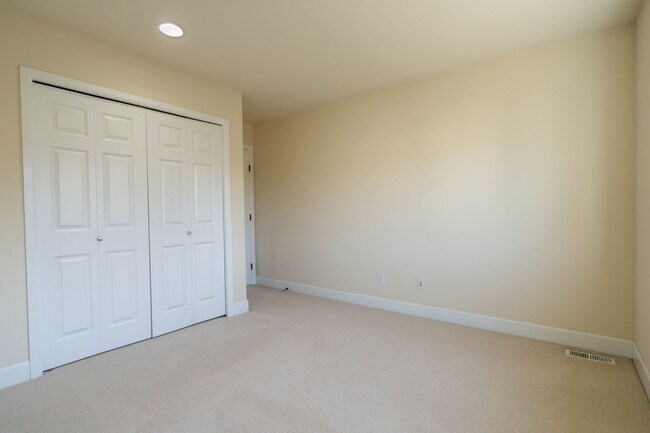 Building Photo - 5Br/3.25Ba Sammamish Home