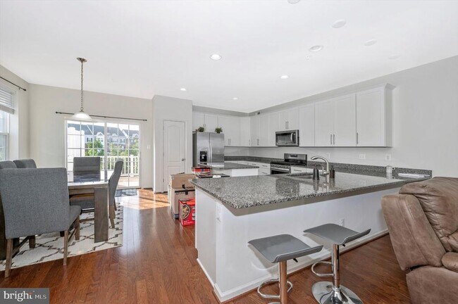 Building Photo - 7780 Dagny Wy