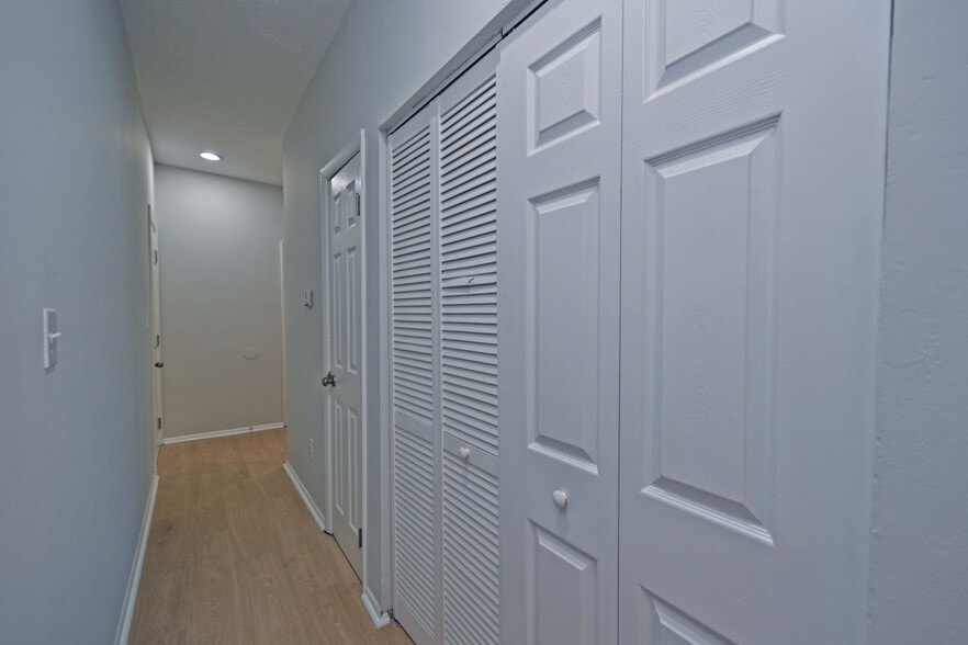 Building Photo - 2228 Kemper Ln