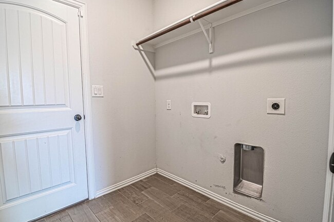 Building Photo - 2323 Vista Ridge Rd