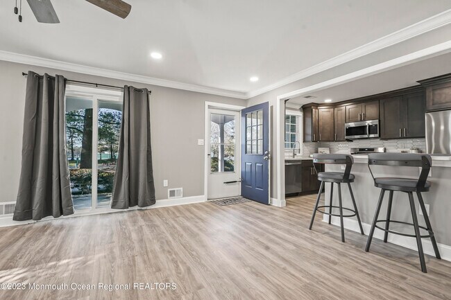 Building Photo - 7 Tulip Ln