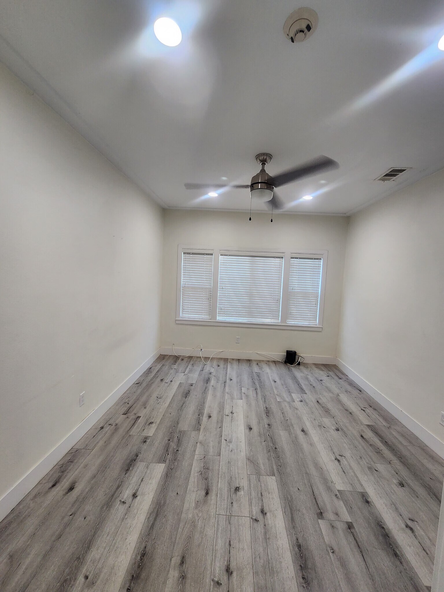 Building Photo - 119 S Westmoreland Ave