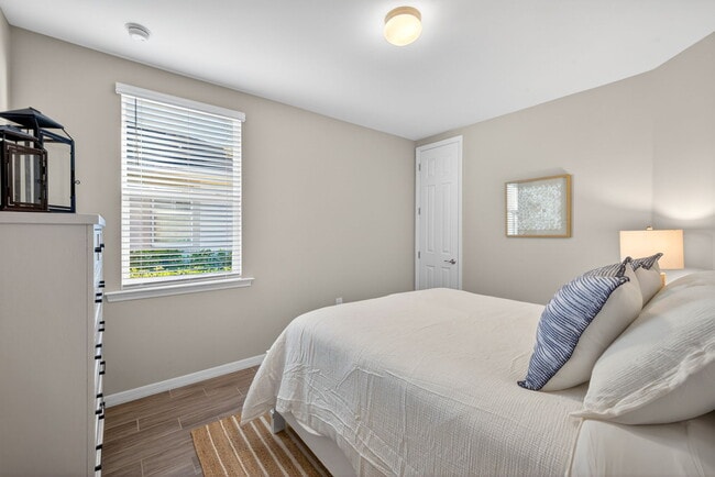 Building Photo - 14567 Edgewater Cir