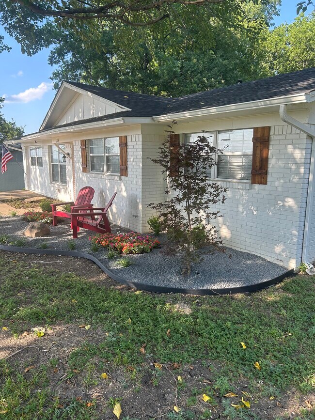 Primary Photo - 604 Overlook Dr